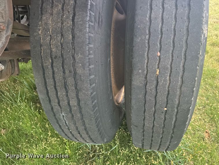 image for item EG6594 2011 Dakota grain trailer