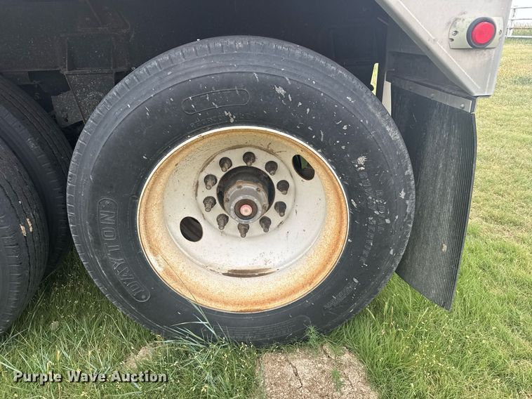 image for item EG6594 2011 Dakota grain trailer