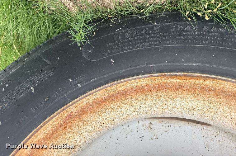 image for item EG6594 2011 Dakota grain trailer