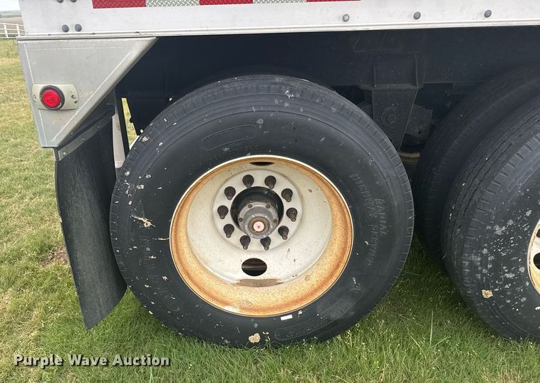 image for item EG6594 2011 Dakota grain trailer