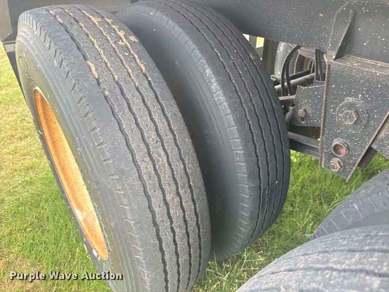 image for item EG6594 2011 Dakota grain trailer