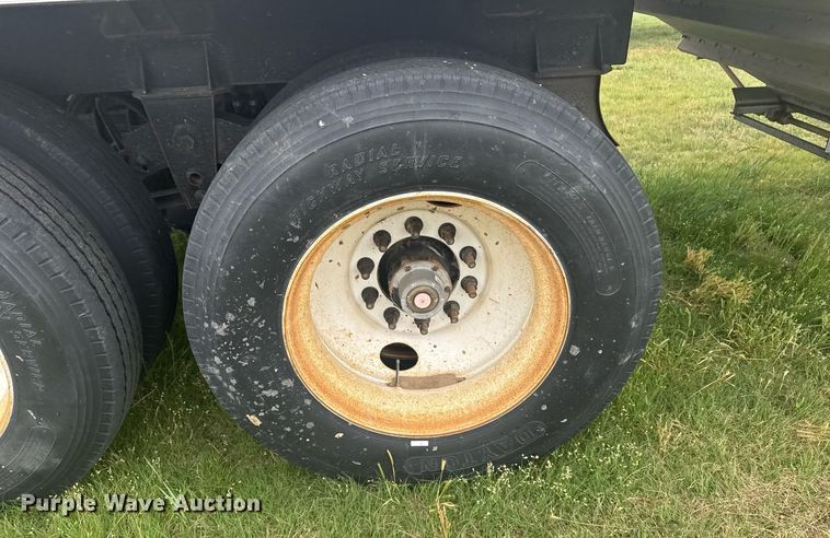 image for item EG6594 2011 Dakota grain trailer