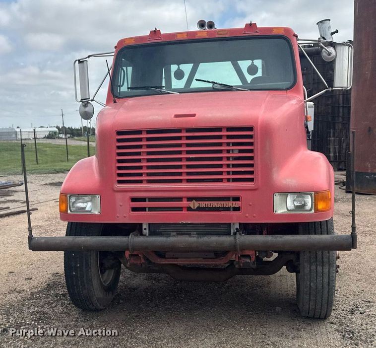 image for item EG6614 1991 International 7100 winch truck