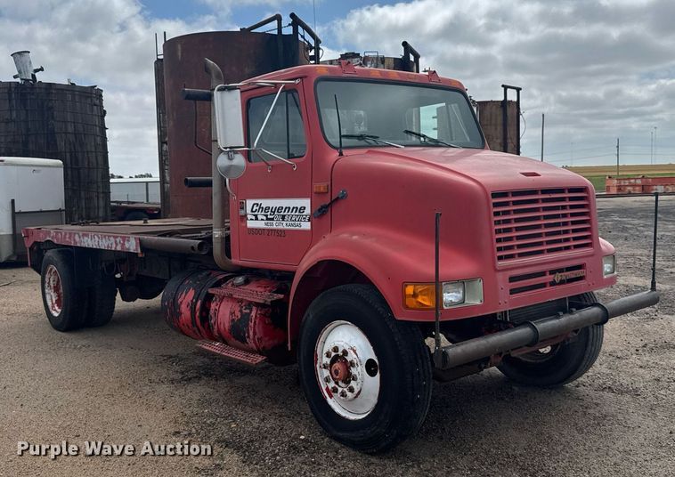 image for item EG6614 1991 International 7100 winch truck