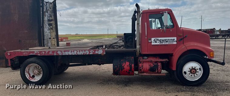 image for item EG6614 1991 International 7100 winch truck