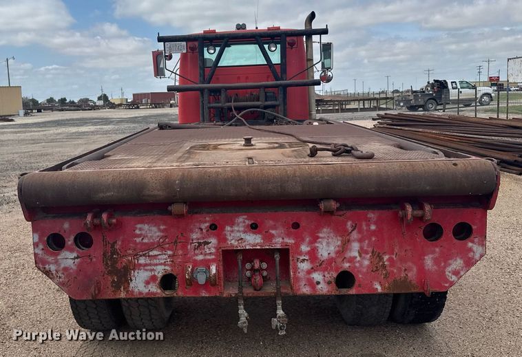 image for item EG6614 1991 International 7100 winch truck