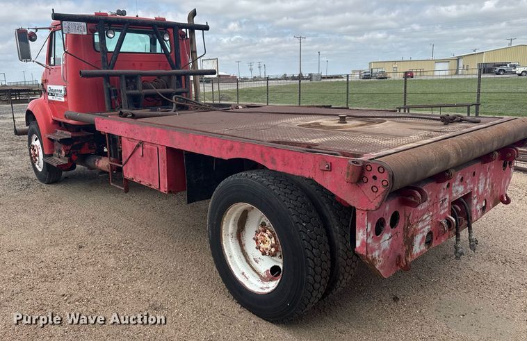 image for item EG6614 1991 International 7100 winch truck