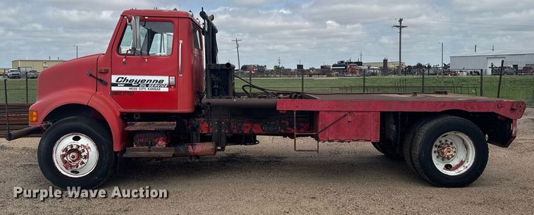 image for item EG6614 1991 International 7100 winch truck