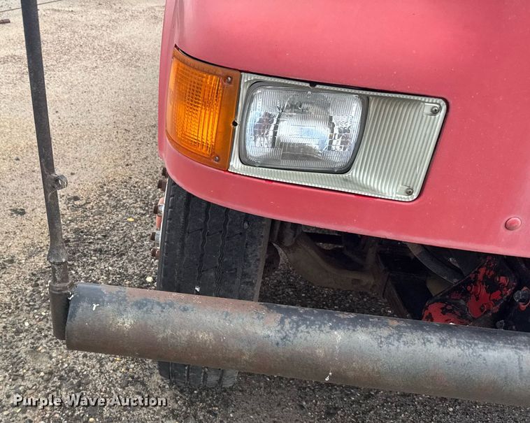 image for item EG6614 1991 International 7100 winch truck