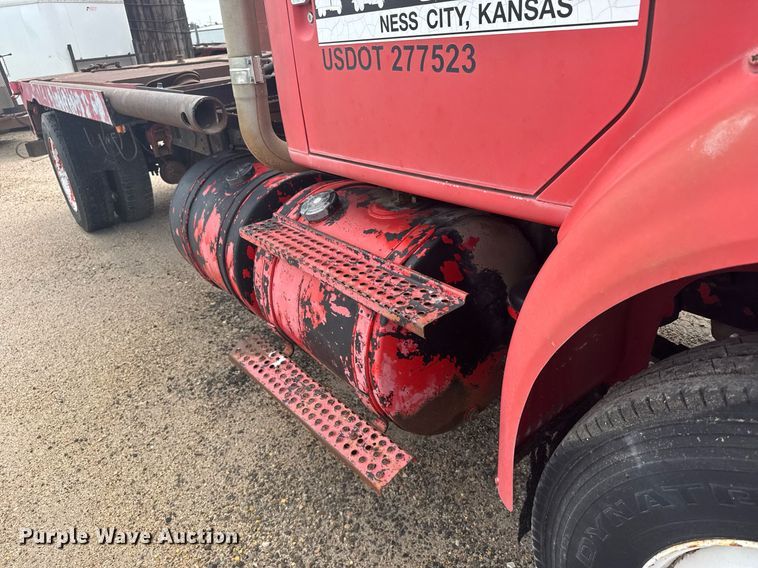 image for item EG6614 1991 International 7100 winch truck