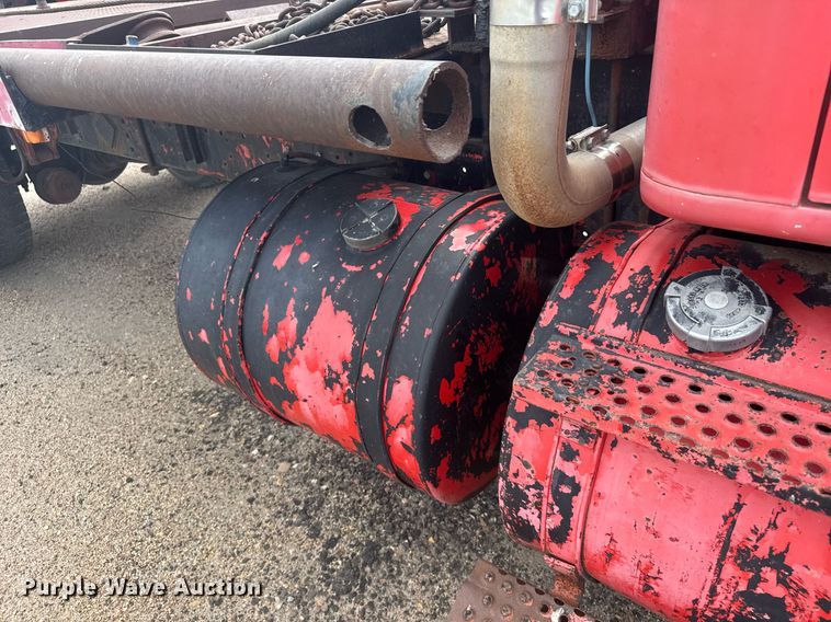 image for item EG6614 1991 International 7100 winch truck