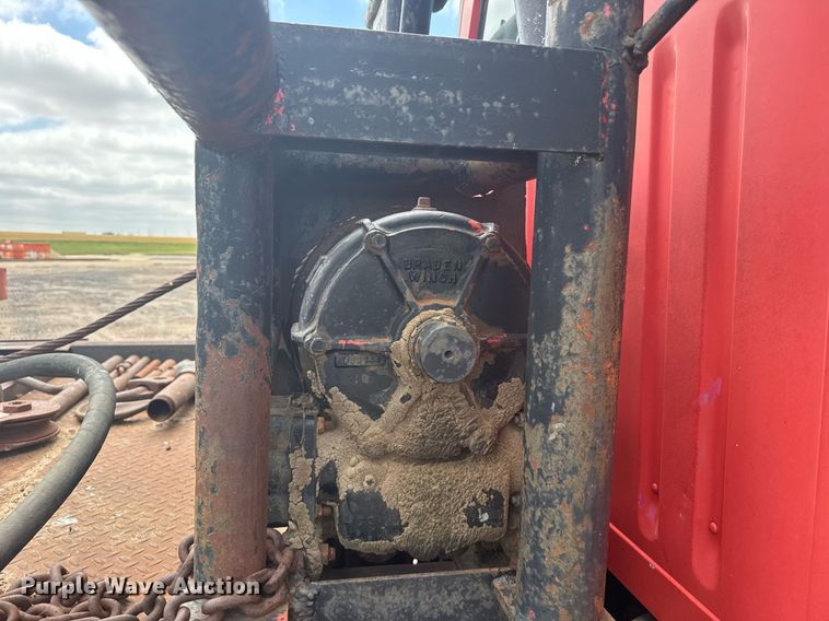 image for item EG6614 1991 International 7100 winch truck