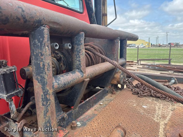 image for item EG6614 1991 International 7100 winch truck