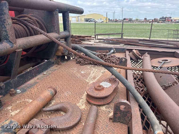 image for item EG6614 1991 International 7100 winch truck