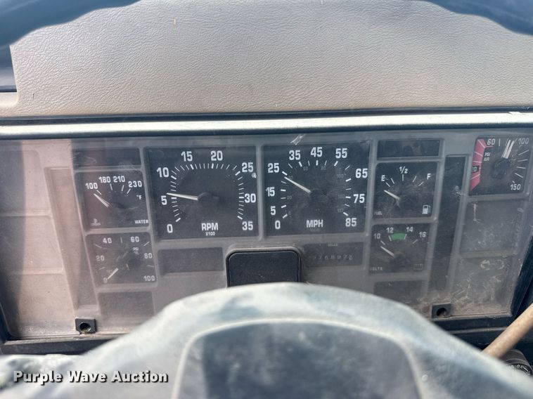 image for item EG6614 1991 International 7100 winch truck