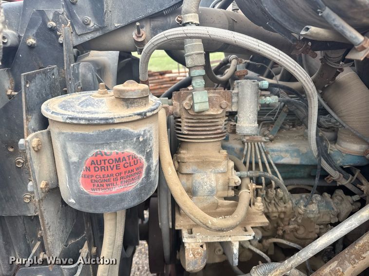 image for item EG6614 1991 International 7100 winch truck