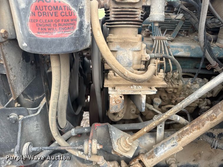 image for item EG6614 1991 International 7100 winch truck