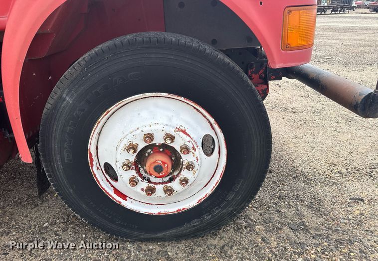 image for item EG6614 1991 International 7100 winch truck