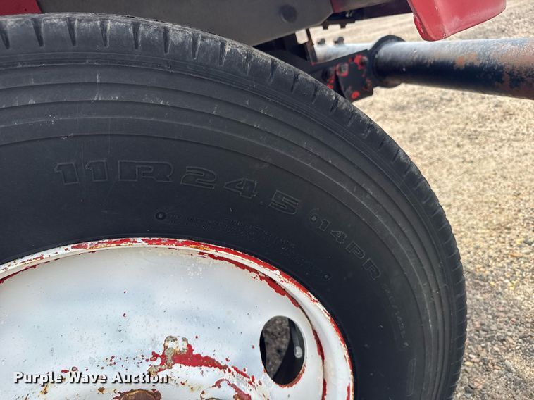 image for item EG6614 1991 International 7100 winch truck