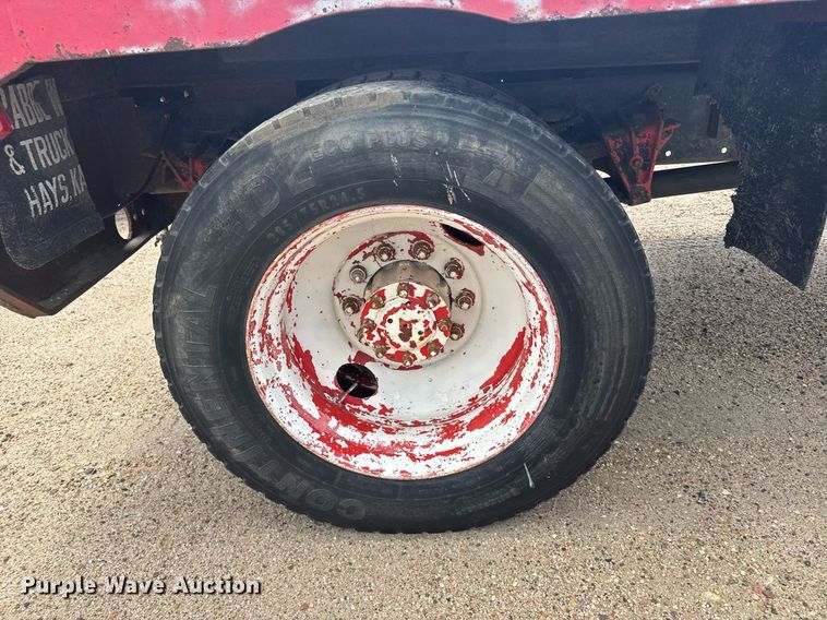 image for item EG6614 1991 International 7100 winch truck