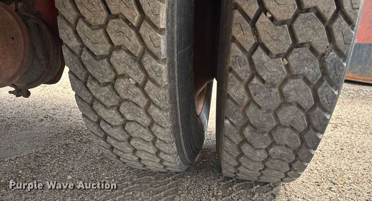 image for item EG6614 1991 International 7100 winch truck