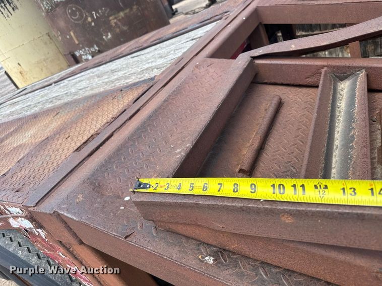 image for item EG6617 1977 Fontaine drop deck equipment trailer