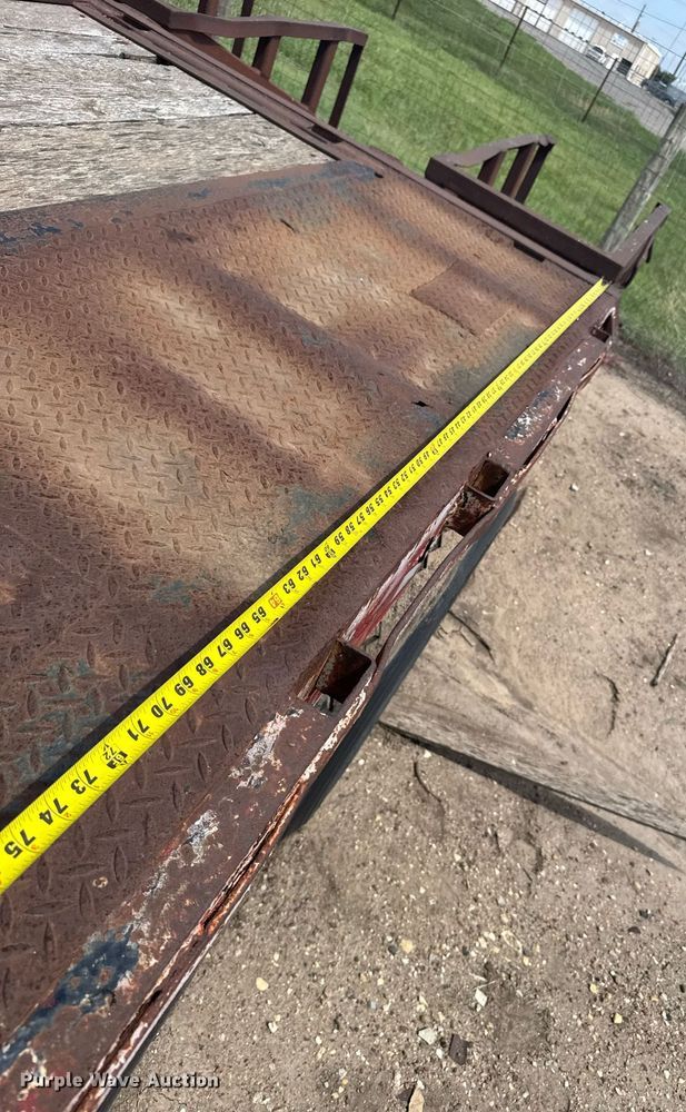 image for item EG6617 1977 Fontaine drop deck equipment trailer