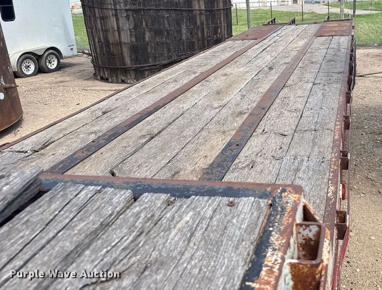 image for item EG6617 1977 Fontaine drop deck equipment trailer