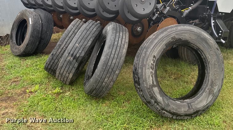 image for item EG6639 (6) 285/75R24.5 tires