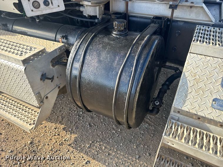 image for item EG6663 2009 International PayStar 5900i semi truck