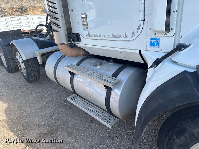 image for item EG6663 2009 International PayStar 5900i semi truck