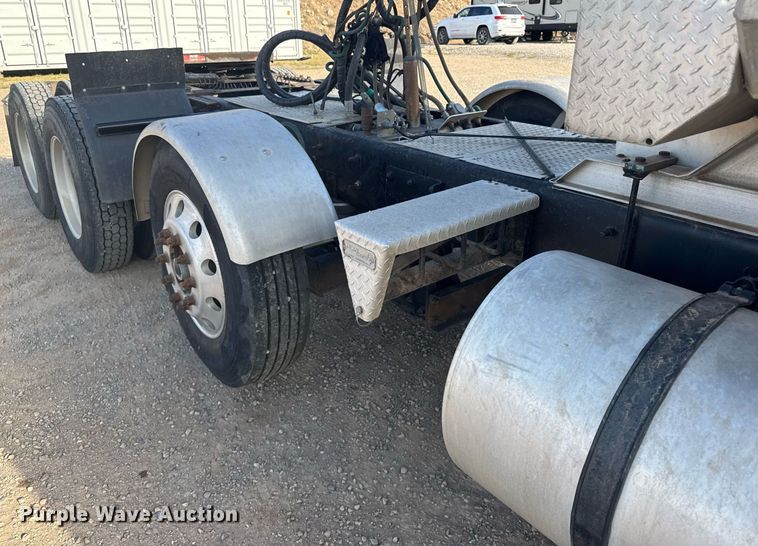 image for item EG6663 2009 International PayStar 5900i semi truck