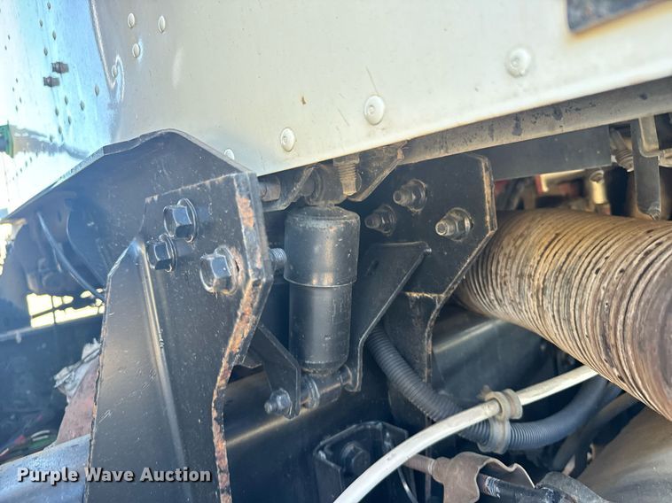 image for item EG6663 2009 International PayStar 5900i semi truck