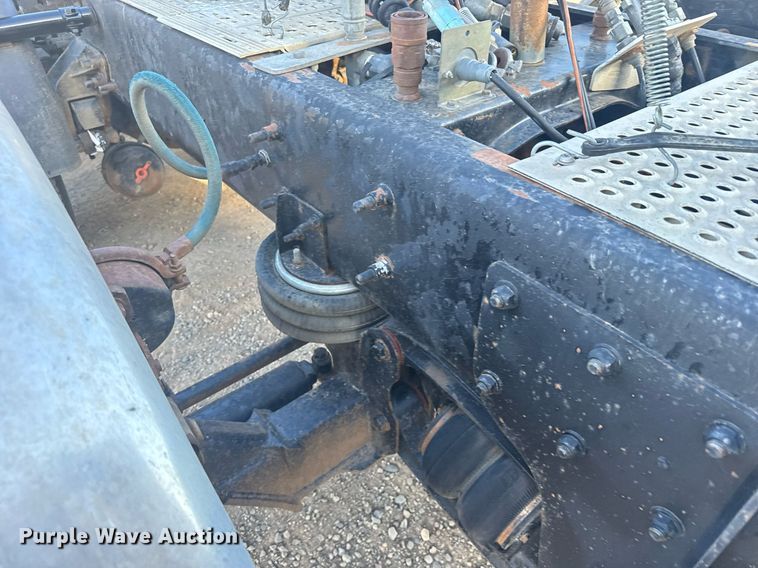 image for item EG6663 2009 International PayStar 5900i semi truck