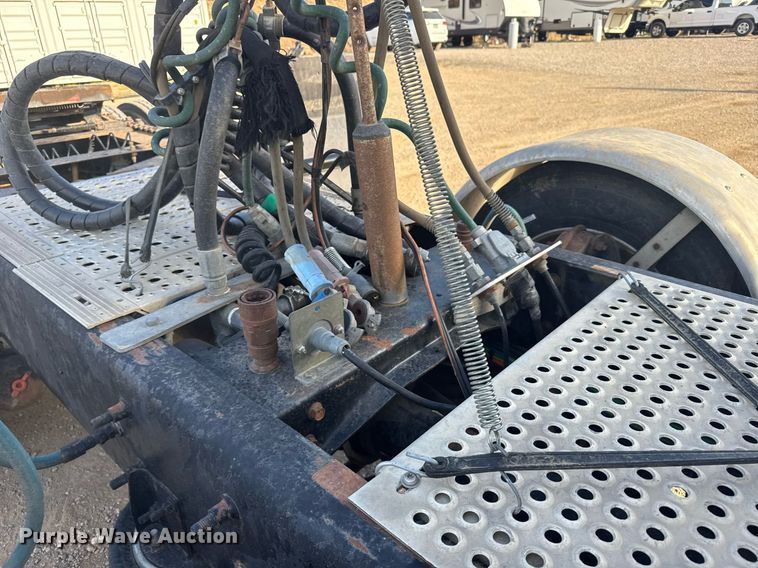 image for item EG6663 2009 International PayStar 5900i semi truck