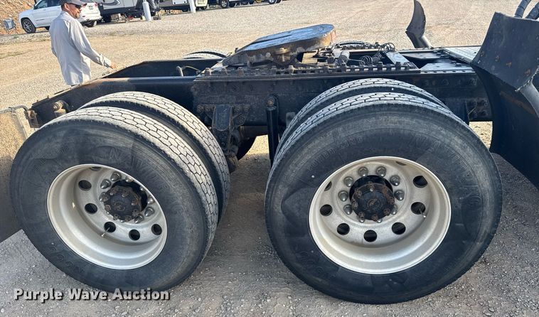 image for item EG6663 2009 International PayStar 5900i semi truck