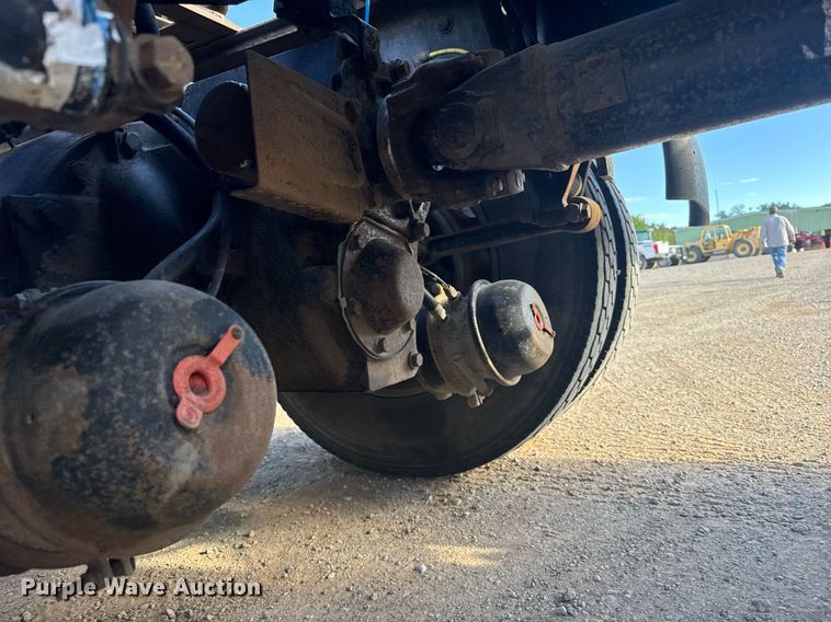 image for item EG6663 2009 International PayStar 5900i semi truck