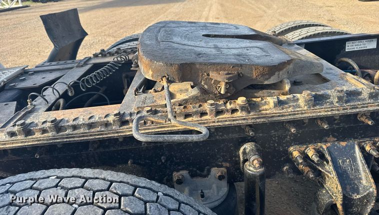 image for item EG6663 2009 International PayStar 5900i semi truck