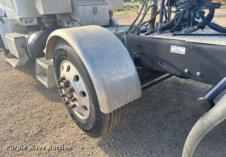 image for item EG6663 2009 International PayStar 5900i semi truck