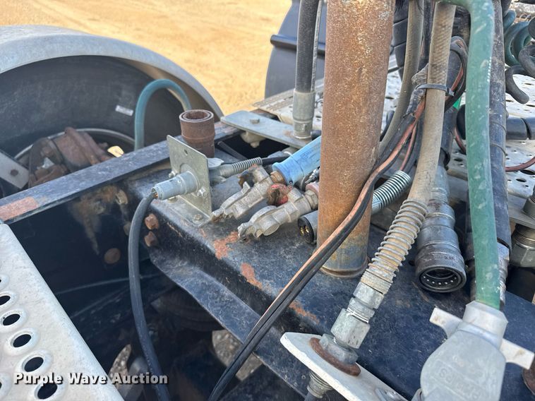 image for item EG6663 2009 International PayStar 5900i semi truck