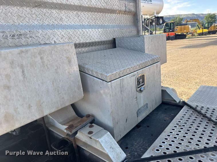 image for item EG6663 2009 International PayStar 5900i semi truck