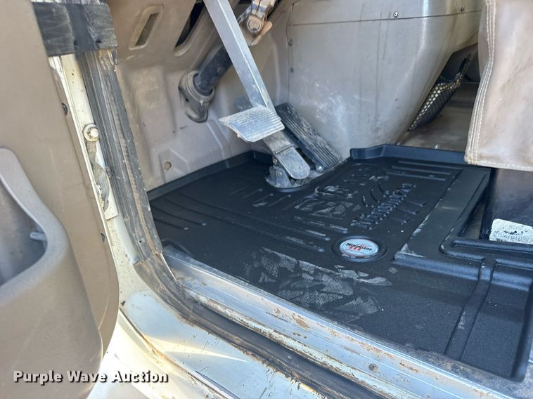 image for item EG6663 2009 International PayStar 5900i semi truck