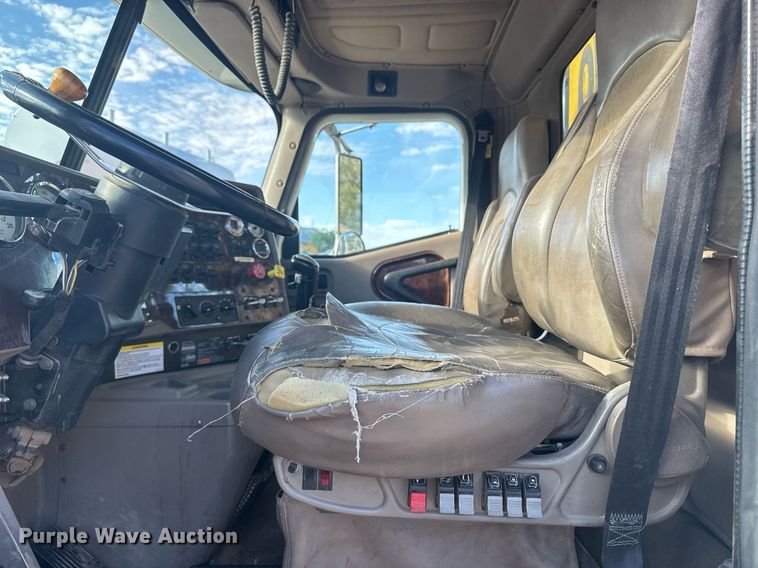 image for item EG6663 2009 International PayStar 5900i semi truck