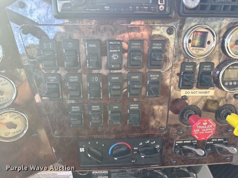 image for item EG6663 2009 International PayStar 5900i semi truck