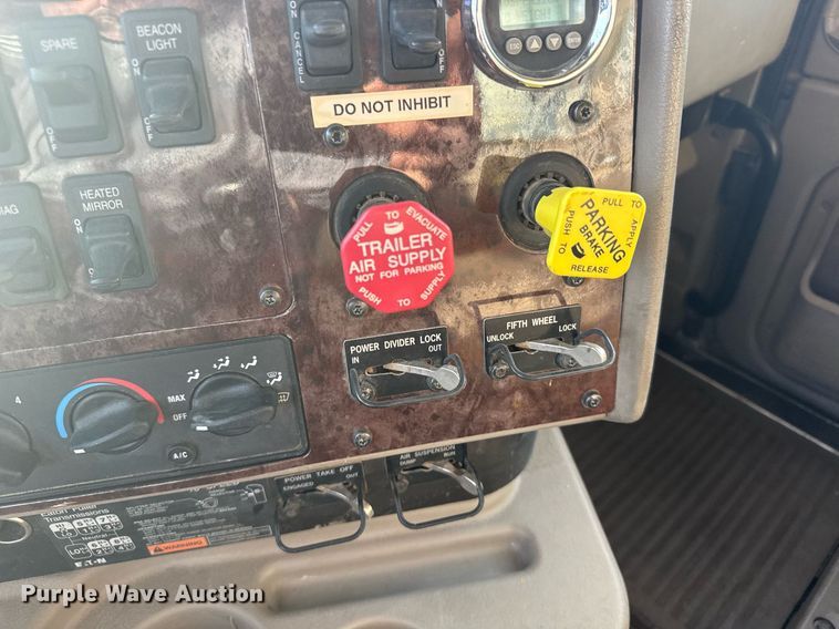 image for item EG6663 2009 International PayStar 5900i semi truck