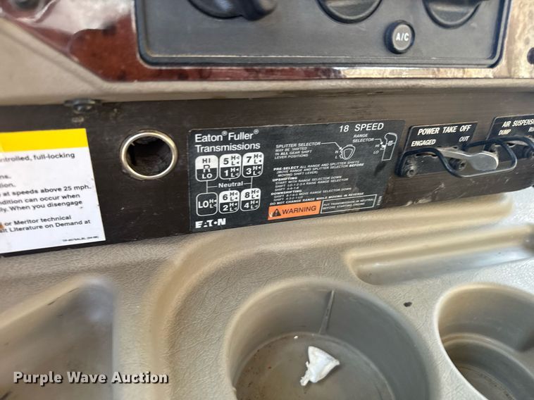 image for item EG6663 2009 International PayStar 5900i semi truck