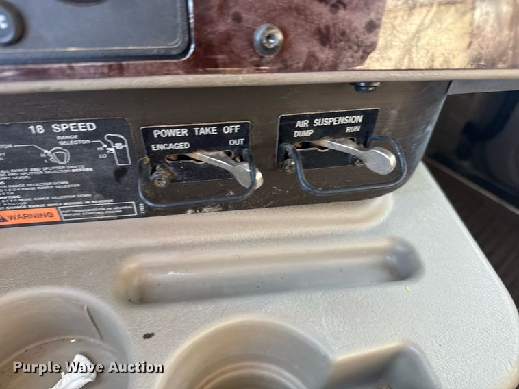 image for item EG6663 2009 International PayStar 5900i semi truck