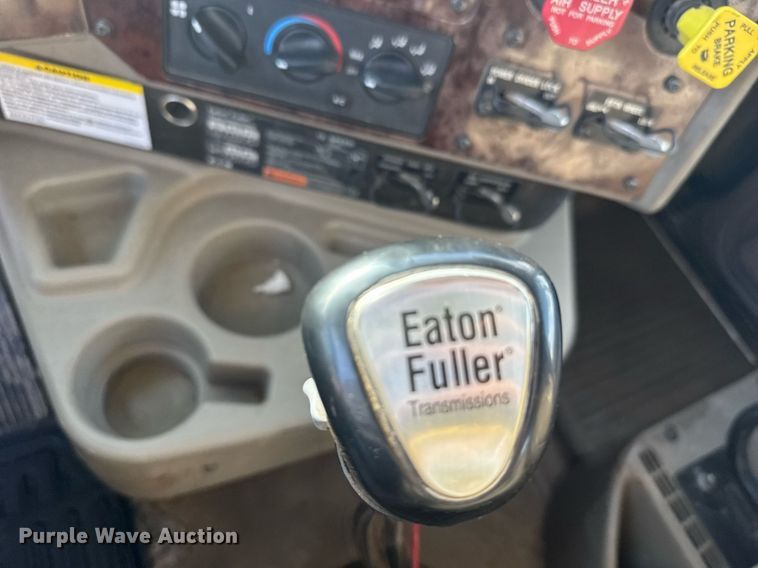 image for item EG6663 2009 International PayStar 5900i semi truck