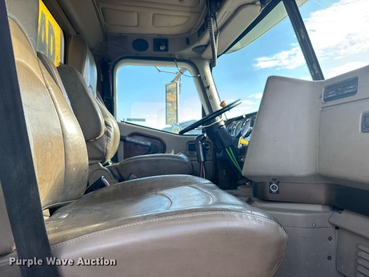 image for item EG6663 2009 International PayStar 5900i semi truck