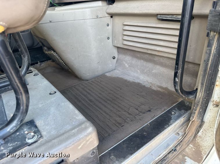 image for item EG6663 2009 International PayStar 5900i semi truck